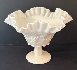 lot 232 image: Westmoreland Paneled Grape Milk Glass Compote Dish