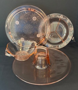 lot 233 image: Pink Depression Glass Platters, Bowl and Trivet