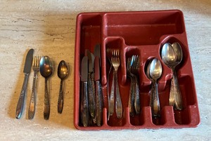 lot 239 image: Vintage Rogers Bros Flatware