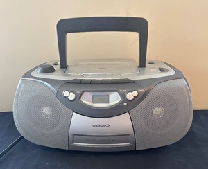lot 247 image: Magnavox Stereo Model MCS200SL