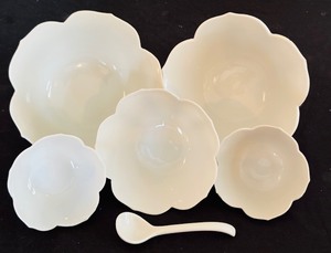 lot 119 image: Vintage White Porcelain Lotis Flower Bowls and Spoon Set