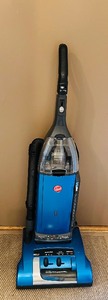 lot 218 image: Hoover Wind Tunnel Power Scrub Deluxe Carpet Cleaner (FH50150NC)