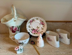 lot 224 image: Assorted Lovely Vintage Items