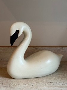lot 248A image: Pretty Swan Decorative Figurine