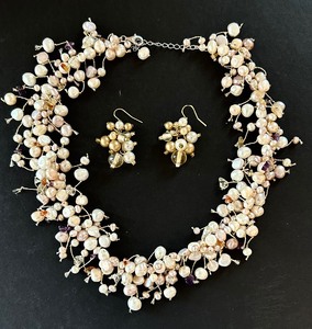 lot 213 image: Stunning White Beaded Necklace and Earrings