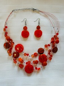 lot 177 image: Bright and Beautiful Red  Orange Beaded Necklace and Earring Set