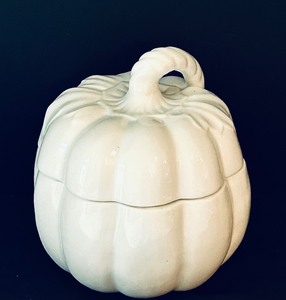 lot 161 image: BIA Cordon Bleu Porcelain Cookie Jar