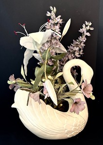 lot 84 image: Beautiful Ceramic Swan with Faux Florals