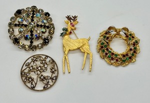 lot 14 image: Set of 4 Vintage Holiday and Floral Costume Brooches