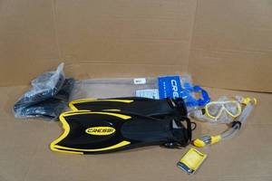 lot 100 image: Cressi Adult Rondine Palau Fin Snorkel Set - Fin Size SM