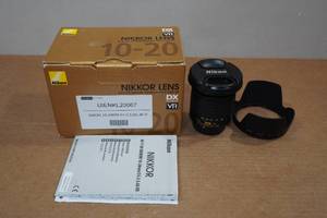 lot 51 image: Nikon Nikkor DX VR 10-20mm 4.5-5.6 Camera Lens with Hood