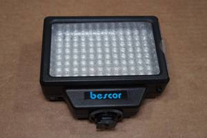 lot 64 image: Bescor Accessory Shoe Mount Light