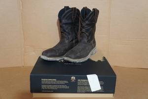 lot 8 image: Irish Setter Marshall Mens 11 Pull-On Work Boots Style 83938 - Size 11