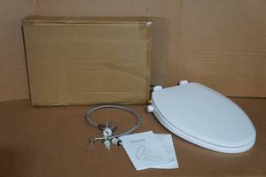lot 12 image: Non-Electrical Elongated Bidet Toilet Seat