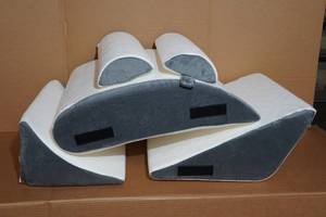 lot 27 image: Wedge Pillow Set