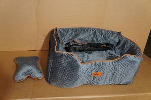 lot 35 image: Dog Car Seat