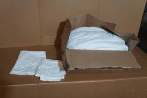 lot 36 image: Queen Comforter and Pillowcases