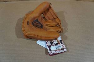 lot 47 image: Shoeless Joe 1949 Fielders Right Handed Glove