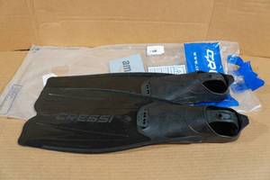 lot 101 image: Cressi Rondinella Snorkel Fins - 8.5-9.5, 43-44