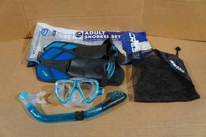 lot 107 image: Cressi Blulove Adult Snorkel Set - Fin Size MLXL
