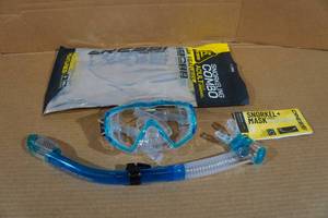 lot 109 image: Cressi Pano 3 Snorkel Set