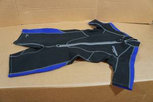 lot 116 image: Cressi Lido Womens 2mm Wetsuit - XS1, Purple
