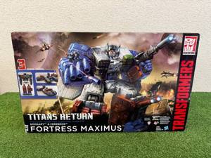 lot 2 image: Transformers Titans Return Fortress Maximus