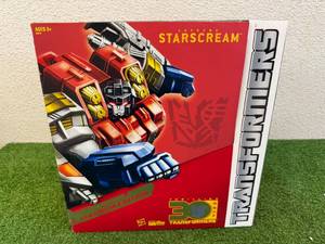 lot 12 image: Transformers Supreme Starscream Platinum Edition
