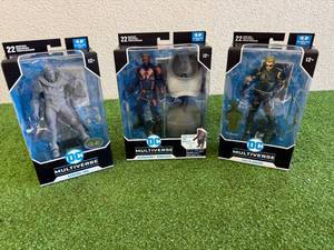 lot 35 image: DC Multiverse General Zod, Bloodsport Unmasked & Green Arrow