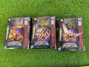 lot 53 image: Transformers Legacy Sandstorm, Autobot Nightprowler & Buzzsaw
