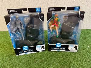 lot 72 image: DC Multiverse Robin (2 different)