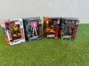 lot 74 image: Transformers War for Cybertron