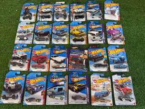 lot 77 image: 24 Hot Wheels