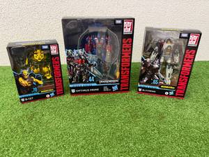 lot 107 image: Transformers Studio Series Blitzwing, Optimus Prime & B-127