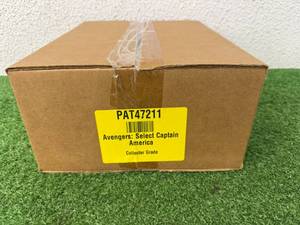 lot 117 image: Avergers Select Captain America Collector Grade in Shipping Box PAT47211