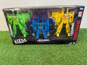 lot 122 image: Transformers Siege Seeker Ion Storm, Acid Storm & Nova Storm