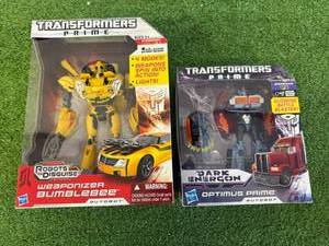 lot 126 image: Transformers Prime Weaponizer Bumblebee & Optimus Prime