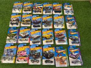 lot 140 image: 24 Hot Wheels