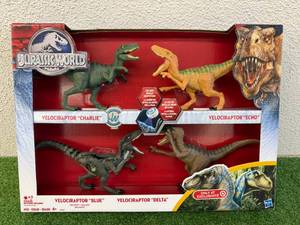lot 162 image: Jurassic World Figures