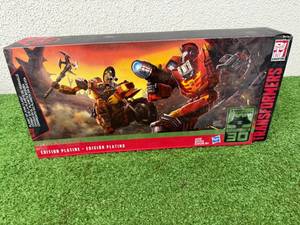 lot 198 image: Transformers Platinum Edition Planet of Junk Clash