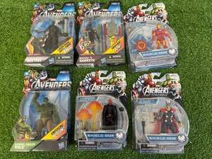 lot 208 image: Marvel Avengers Figures
