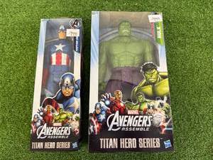 lot 236 image: Marvel Avengers Captain America & Hulk