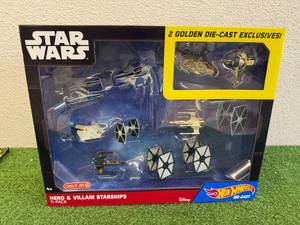 lot 300 image: Star Wars Hot Wheels Hero & Villian Starships 11 Pack
