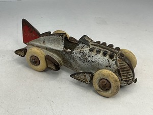 lot 19 image: Hubley Cast Iron Fishtail Piston Toy Race Car - Silver