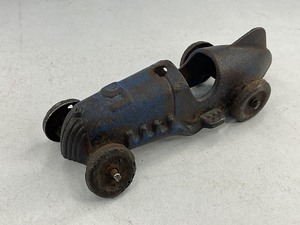lot 23 image: Hubley #5 Cast Iron Fishtail Toy Race Car - Blue