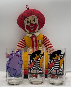 lot 11 image: Ronald McDonald Vintage Doll 1977 and 3 Vintage Novelty McDonaldland Glasses