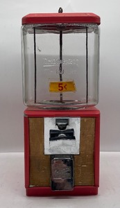 lot 15 image: Northwester Morris Illinois Gum Ball Machine with Key