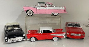 lot 21 image: Lot of Metal Car Scale Models 4 PC Lot 1957 Chevy ETC