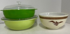 lot 48 image: Lot of 3 Vintage Pyrex Bowls Casserole Bowls Lids
