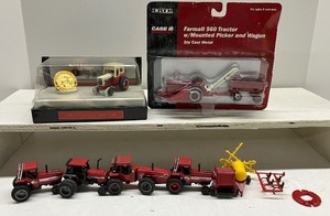 lot 73 image: Vintage International Harvester Farmall Toy Tractor Lot